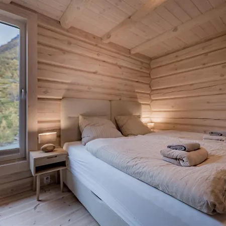 Davvi Tind - Highest Chalet, Widest Fjord Panorama, Lyngen Alps, 6 Guests