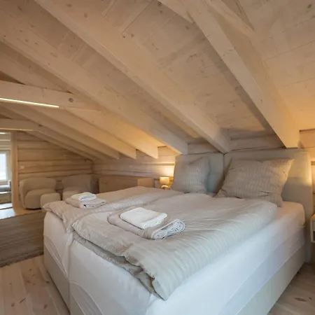 Hébergement de vacances Davvi Tind - Highest Chalet, Widest Fjord Panorama, Lyngen Alps, 6 Guests
