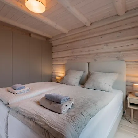 Hébergement de vacances Davvi Tind - Highest Chalet, Widest Fjord Panorama, Lyngen Alps, 6 Guests *