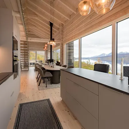 Davvi Tind - Highest Chalet, Widest Fjord Panorama, Lyngen Alps, 6 Guests *